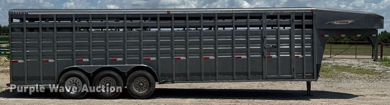 image for item DU9315 2014 Titan livestock trailer