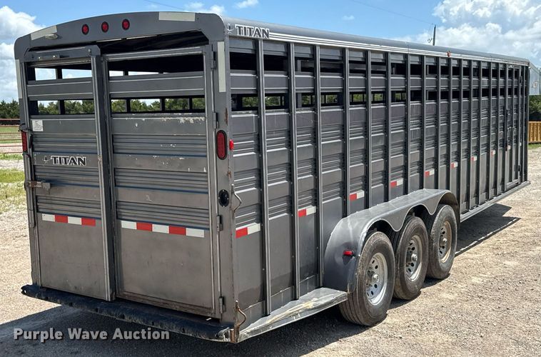 image for item DU9315 2014 Titan livestock trailer