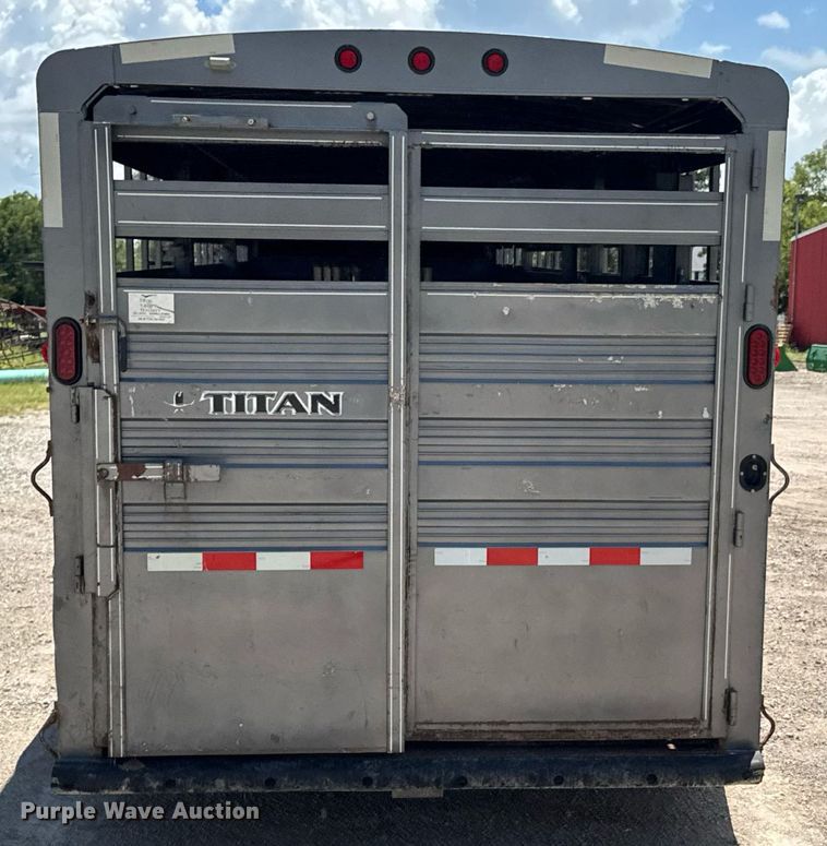 image for item DU9315 2014 Titan livestock trailer