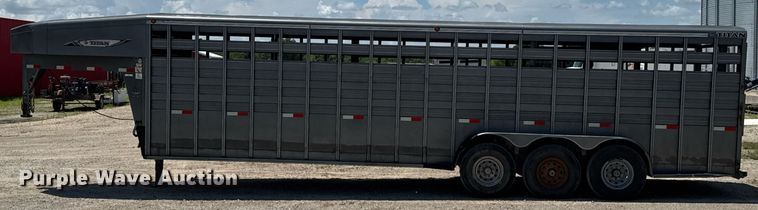image for item DU9315 2014 Titan livestock trailer