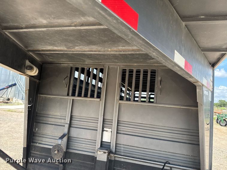 image for item DU9315 2014 Titan livestock trailer