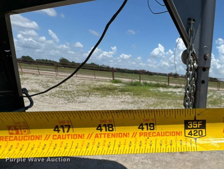 image for item DU9315 2014 Titan livestock trailer