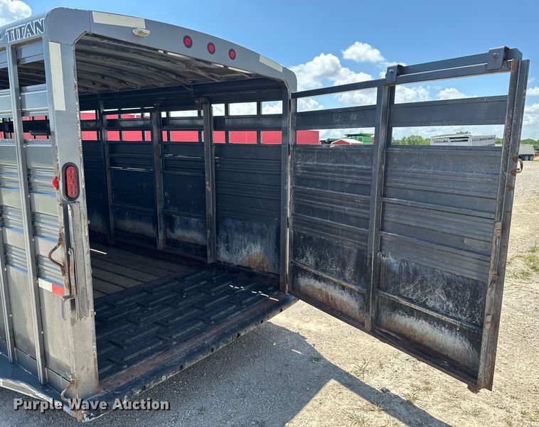 image for item DU9315 2014 Titan livestock trailer
