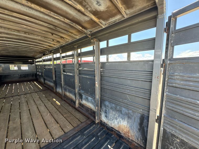 image for item DU9315 2014 Titan livestock trailer
