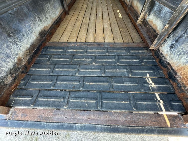 image for item DU9315 2014 Titan livestock trailer