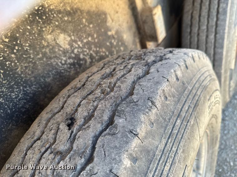 image for item DU9315 2014 Titan livestock trailer