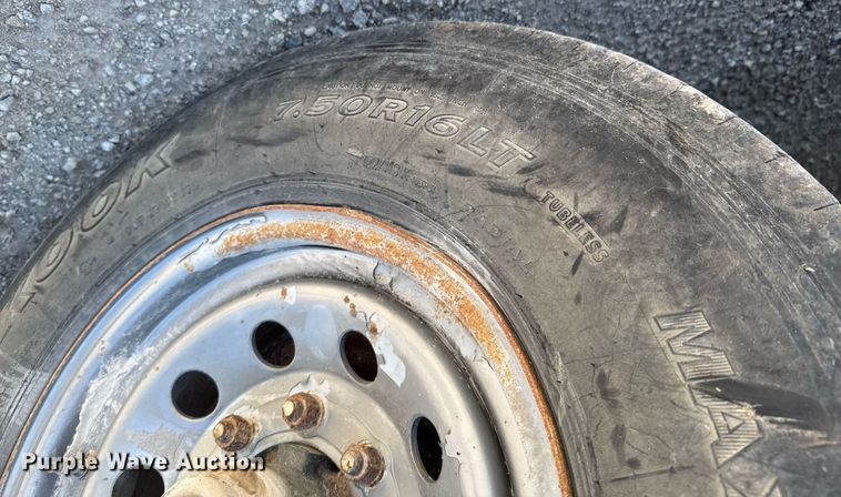 image for item DU9315 2014 Titan livestock trailer