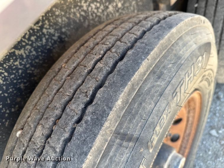 image for item DU9315 2014 Titan livestock trailer