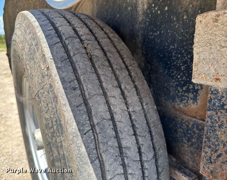 image for item DU9315 2014 Titan livestock trailer