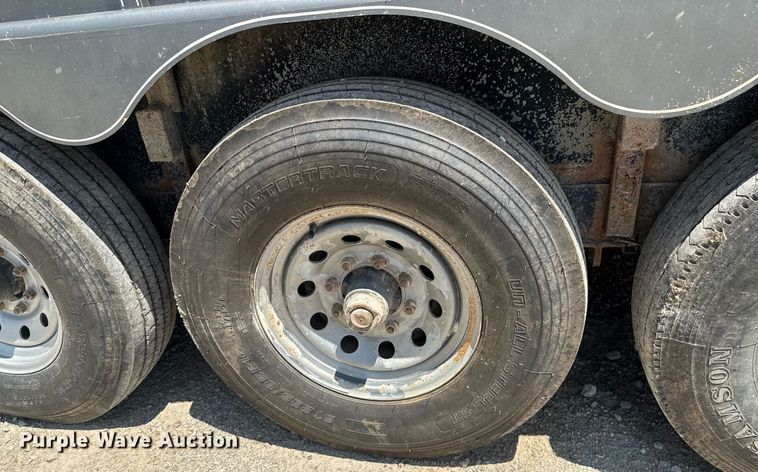 image for item DU9315 2014 Titan livestock trailer