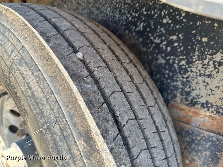 image for item DU9315 2014 Titan livestock trailer