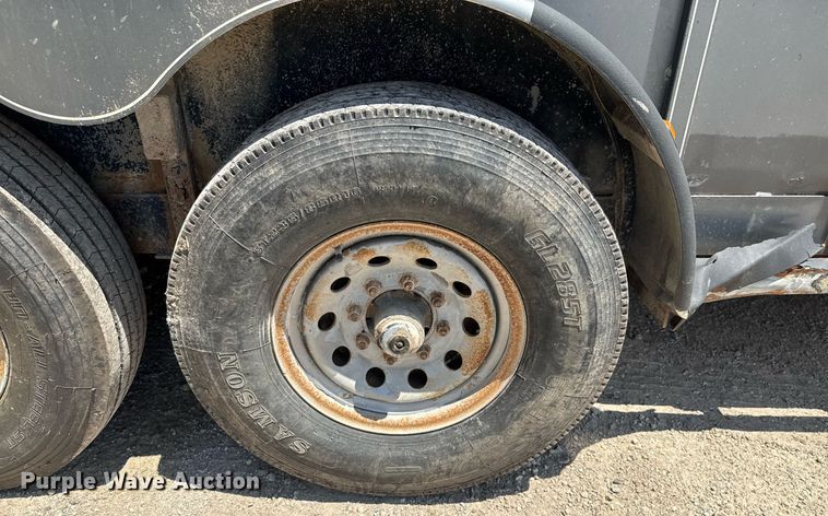 image for item DU9315 2014 Titan livestock trailer