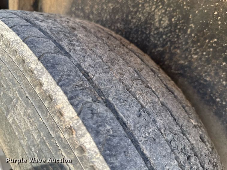 image for item DU9315 2014 Titan livestock trailer