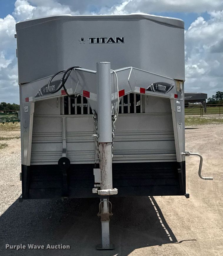 image for item DU9316 2021 Titan livestock trailer