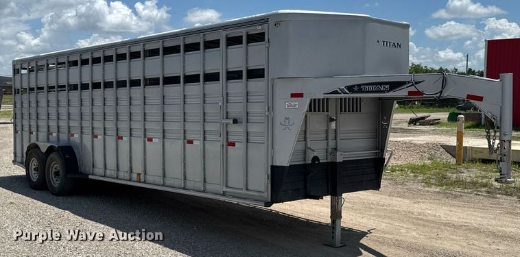 image for item DU9316 2021 Titan livestock trailer