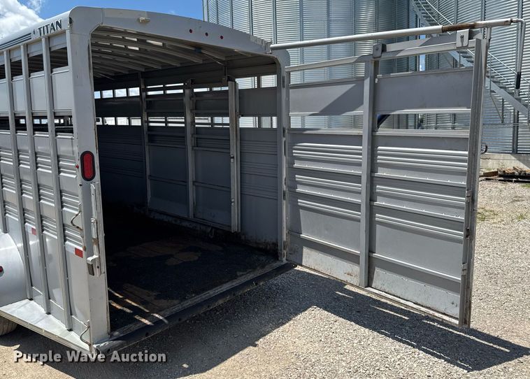 image for item DU9316 2021 Titan livestock trailer
