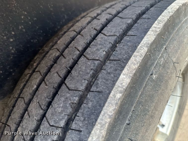 image for item DU9316 2021 Titan livestock trailer