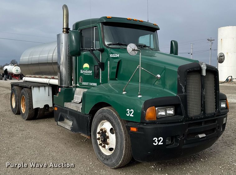 image for item DW2450 1993 Kenworth T600 tank truck