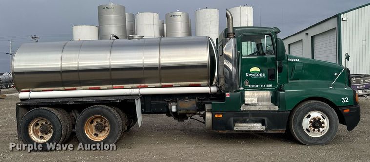 image for item DW2450 1993 Kenworth T600 tank truck