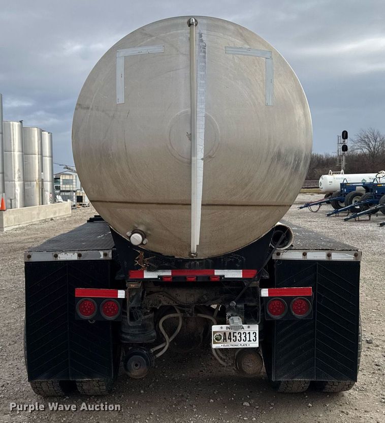 image for item DW2450 1993 Kenworth T600 tank truck