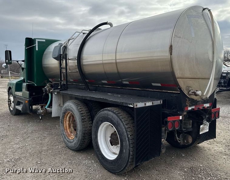 image for item DW2450 1993 Kenworth T600 tank truck