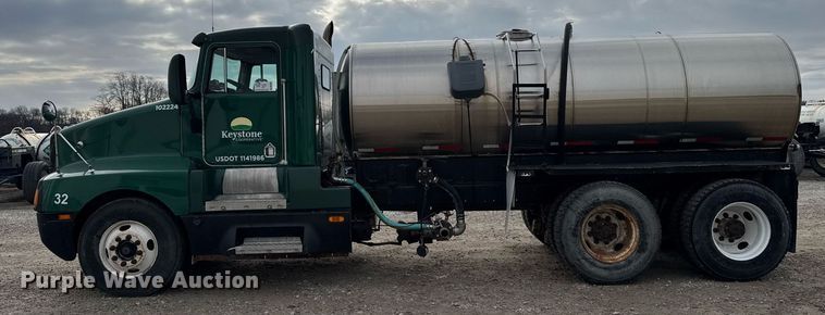 image for item DW2450 1993 Kenworth T600 tank truck