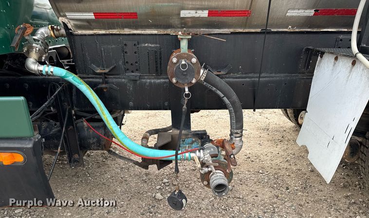 image for item DW2450 1993 Kenworth T600 tank truck