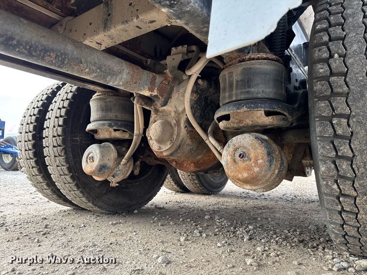 image for item DW2450 1993 Kenworth T600 tank truck