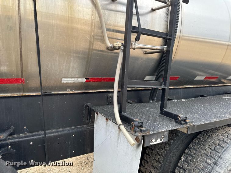 image for item DW2450 1993 Kenworth T600 tank truck