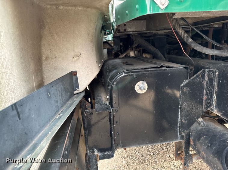 image for item DW2450 1993 Kenworth T600 tank truck