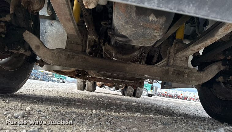 image for item DW2450 1993 Kenworth T600 tank truck