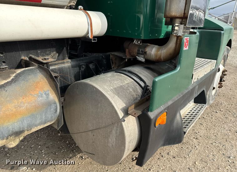 image for item DW2450 1993 Kenworth T600 tank truck