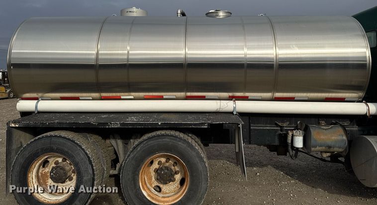 image for item DW2450 1993 Kenworth T600 tank truck
