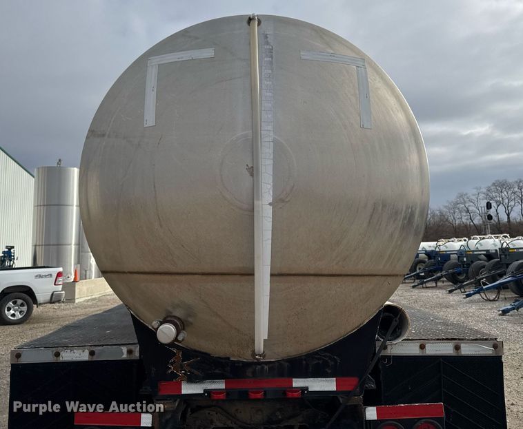 image for item DW2450 1993 Kenworth T600 tank truck