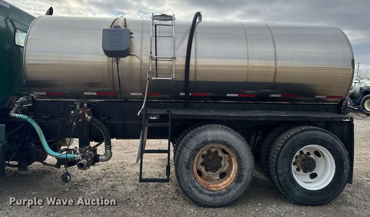 image for item DW2450 1993 Kenworth T600 tank truck