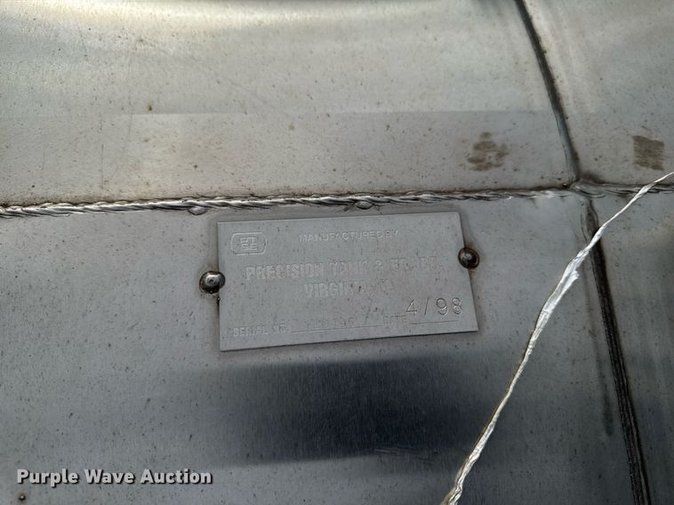 image for item DW2450 1993 Kenworth T600 tank truck