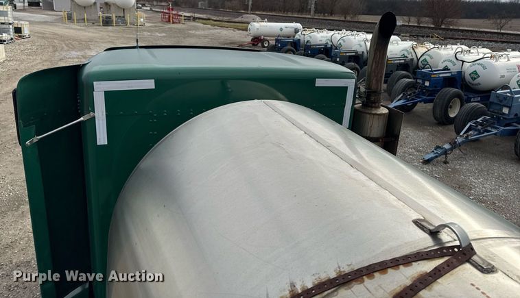 image for item DW2450 1993 Kenworth T600 tank truck