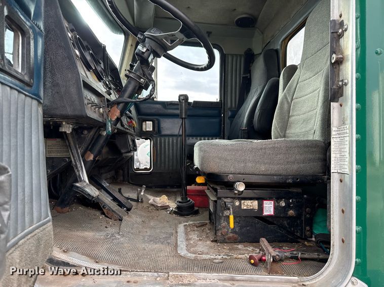 image for item DW2450 1993 Kenworth T600 tank truck