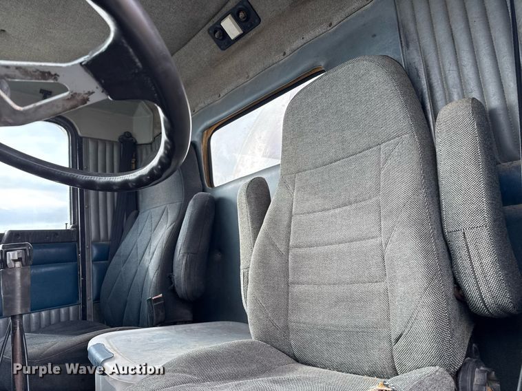 image for item DW2450 1993 Kenworth T600 tank truck