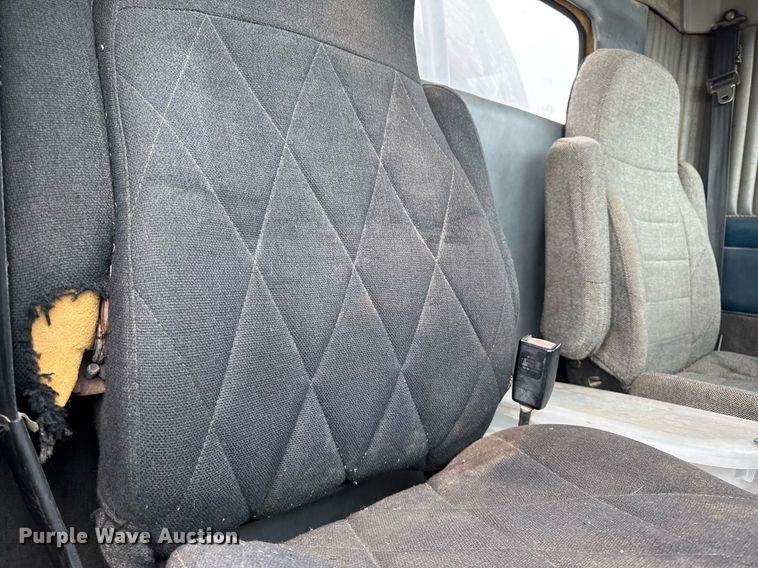 image for item DW2450 1993 Kenworth T600 tank truck