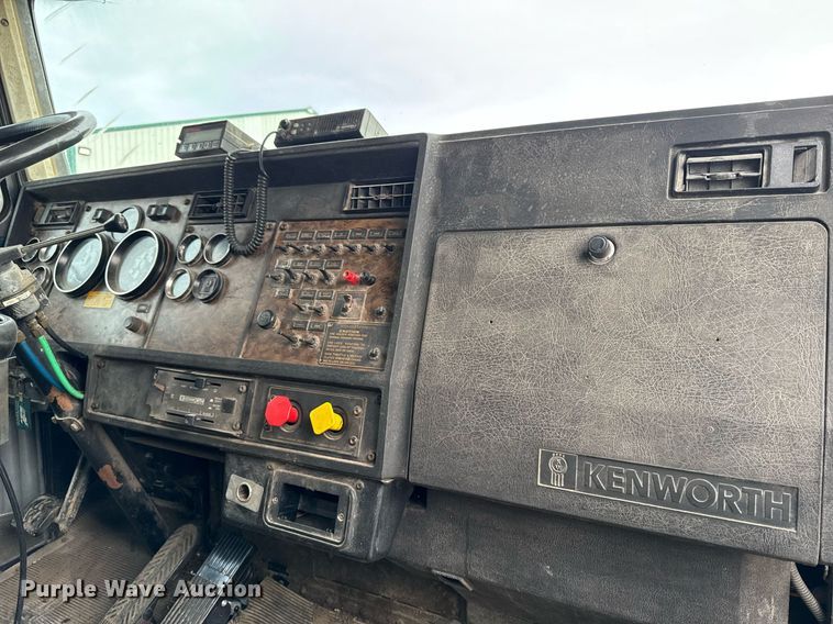 image for item DW2450 1993 Kenworth T600 tank truck