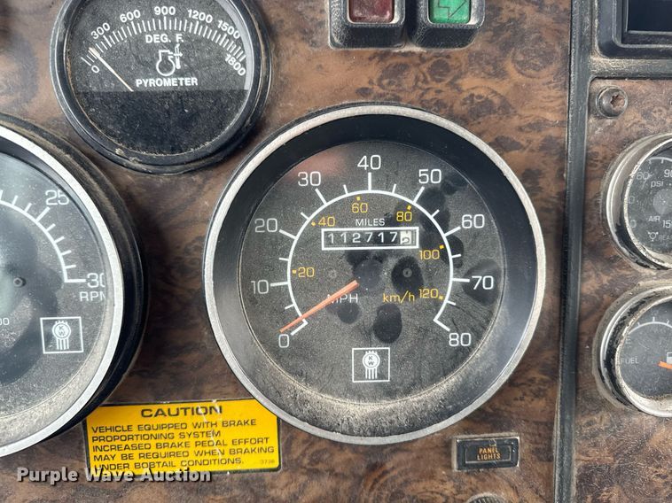 image for item DW2450 1993 Kenworth T600 tank truck