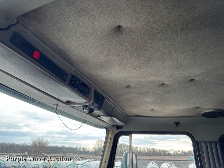 image for item DW2450 1993 Kenworth T600 tank truck