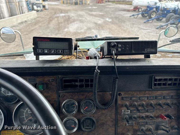 image for item DW2450 1993 Kenworth T600 tank truck