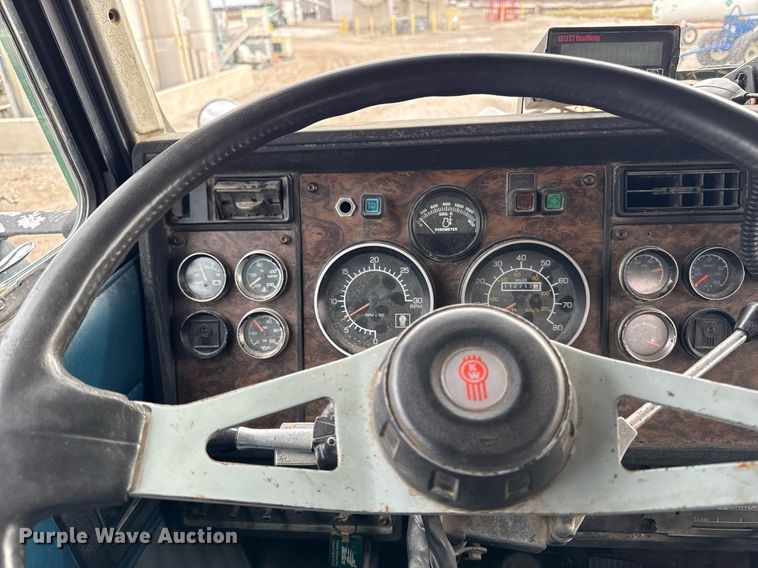 image for item DW2450 1993 Kenworth T600 tank truck