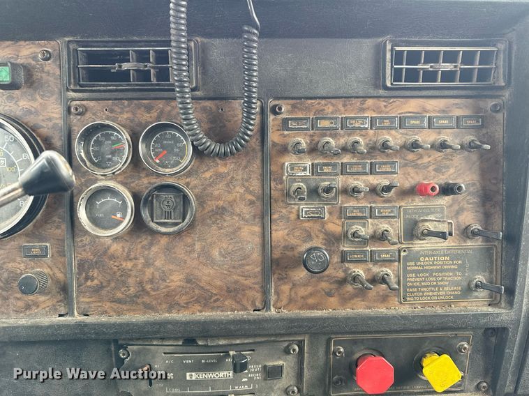 image for item DW2450 1993 Kenworth T600 tank truck