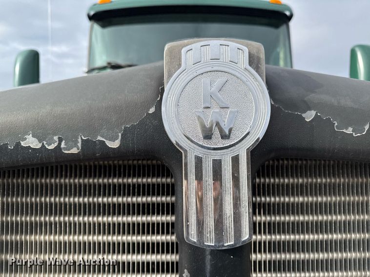 image for item DW2450 1993 Kenworth T600 tank truck