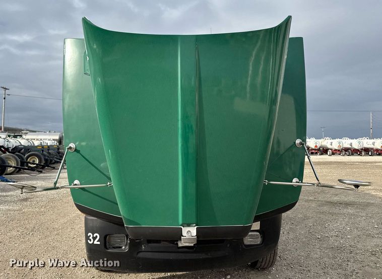 image for item DW2450 1993 Kenworth T600 tank truck