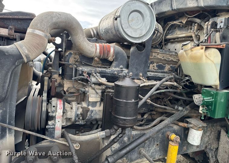 image for item DW2450 1993 Kenworth T600 tank truck