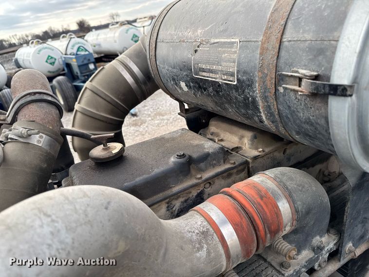 image for item DW2450 1993 Kenworth T600 tank truck